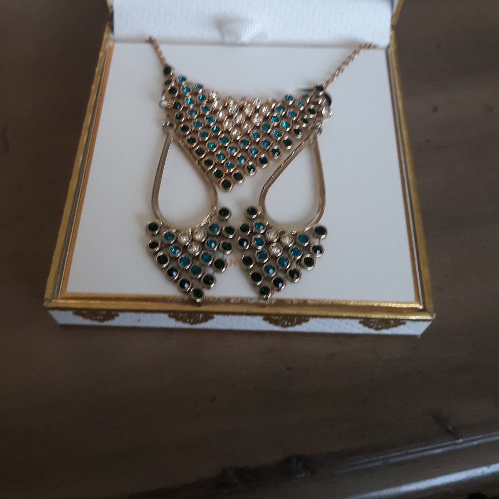 Avon blue and white crystal necklace and earring set